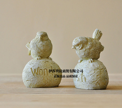 探秘英文字石头上的小对鸟 塑料工艺品中的精致艺术